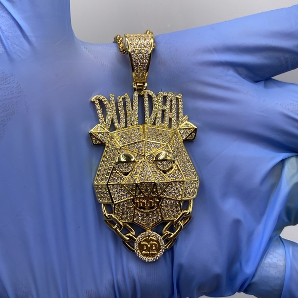 Dun Deal | 14k Gold | High End CZ Pendant w 20’ Gold Rope Chain - Picture 4 of 6